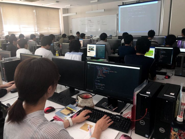 宮崎マルチメディア専門学校のJavaScriptの授業の様子