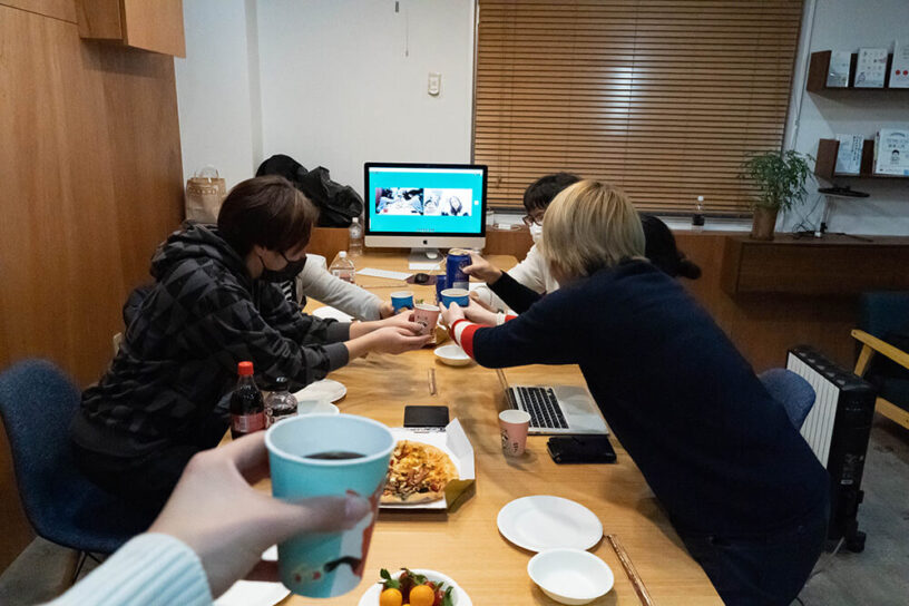 忘年会　乾杯の様子