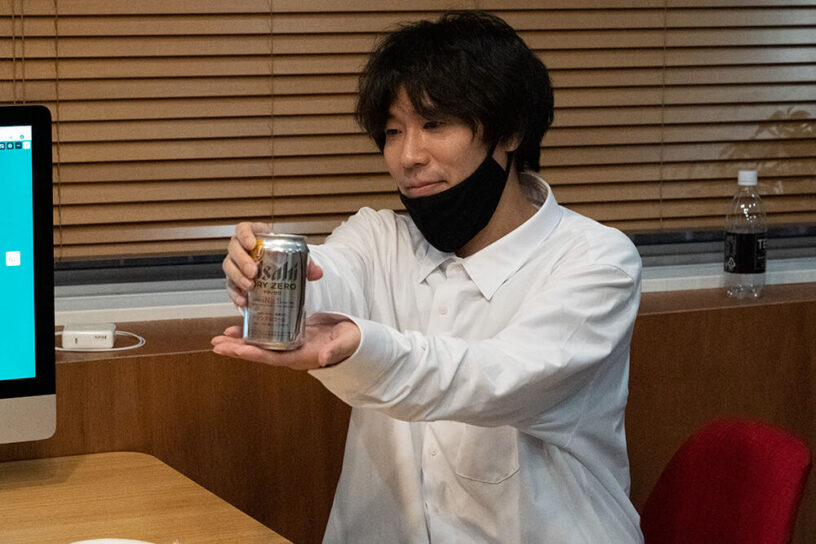 まなびとの忘年会で乾杯の様子