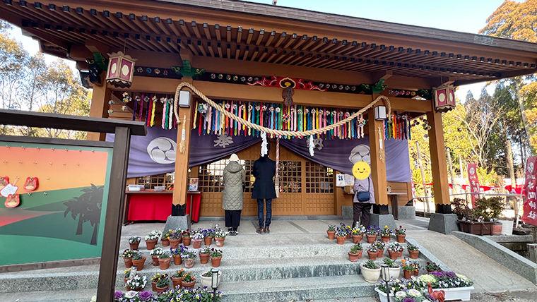 串間神社の本殿に参拝